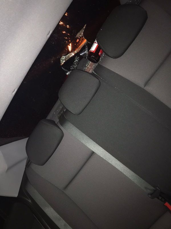 В Набережных Челнах из окна квартиры кидали бутылки в автомобиль