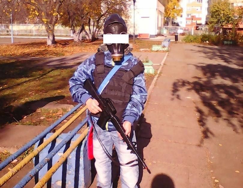 В Татарстане на территории школы заметили ребенка с муляжом автомата 