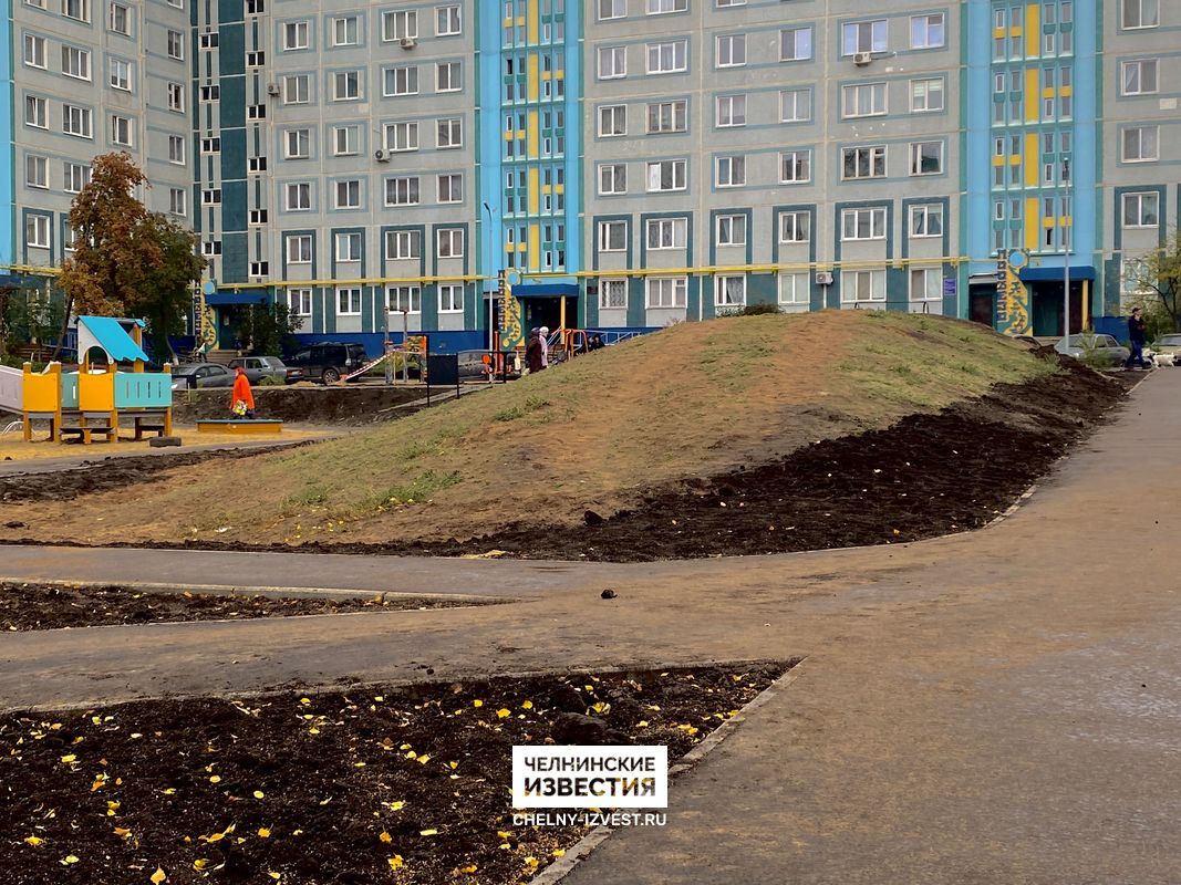 Челнинские известия набережные. Набережные Челны благоустройство. Двор пятиэтажки. Набережные Челны дворы. Зимние пятиэтажки.