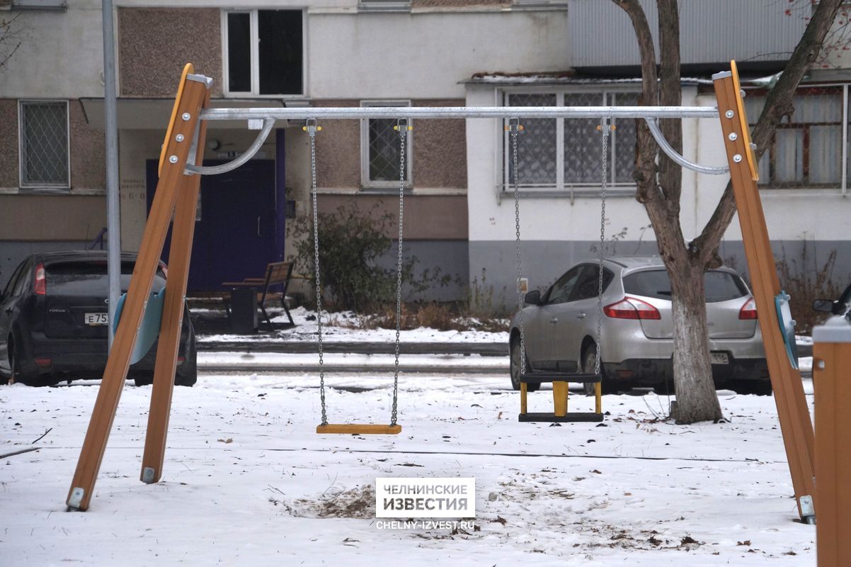 Ревизорам Наталии Фишман пожаловались на лужи во дворах и нехватку парковок  | 12.11.2021 | Набережные Челны - БезФормата