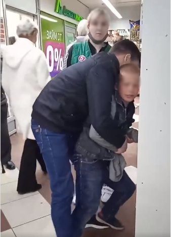Жители Набережных Челнов возмущены жестоким задержанием ребенка в магазине