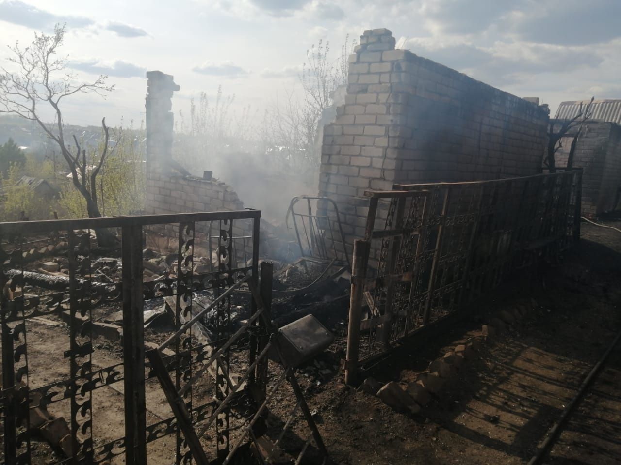 Пожар в садовом обществе «Кама» тушили более трех с половиной часов |  07.05.2021 | Набережные Челны - БезФормата