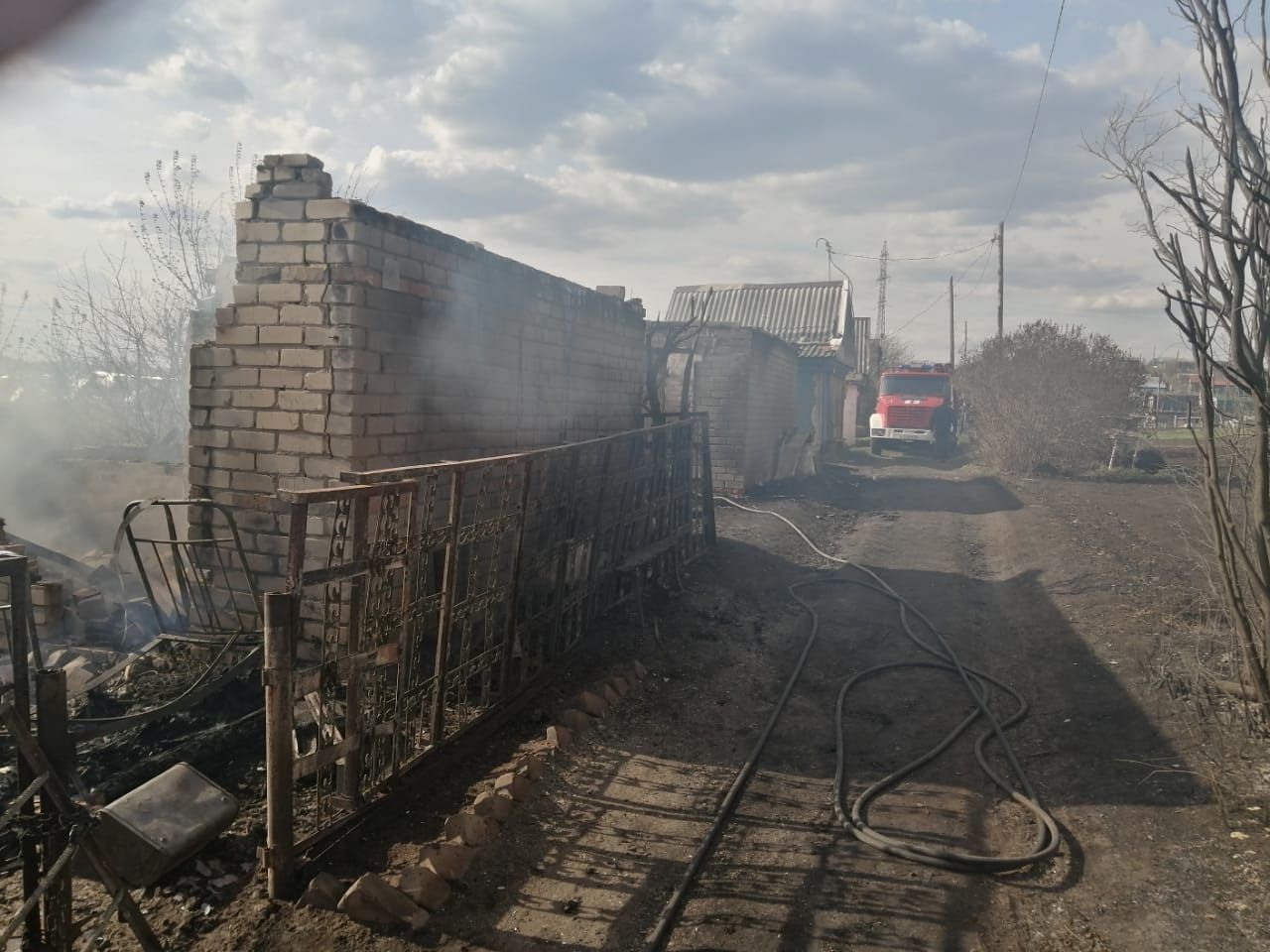 Пожар в садовом обществе «Кама» тушили более трех с половиной часов |  07.05.2021 | Набережные Челны - БезФормата