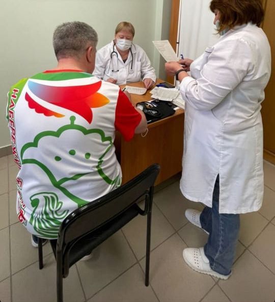 Мэр Набережных Челнов пришел на вакцинацию в новой футболке