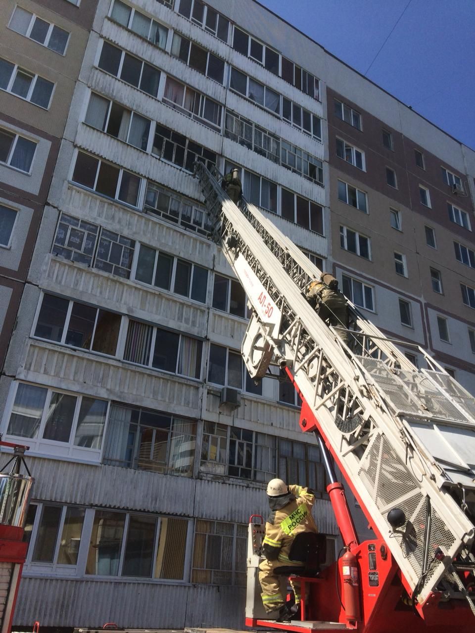 В Челнах у жителя 52 комплекса на балконе загорелся холодильник