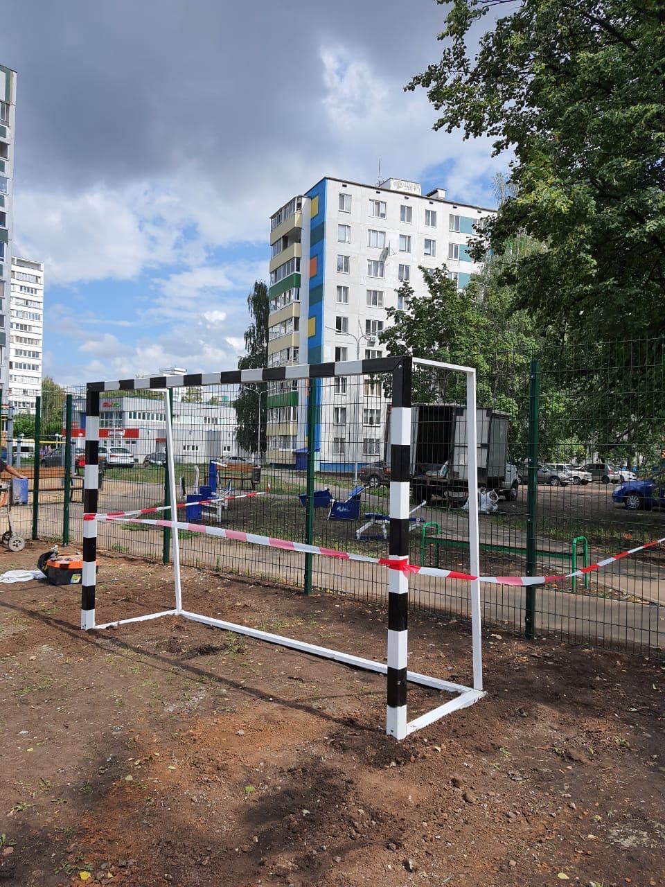 В Челнах появилось новое дворовое футбольное поле