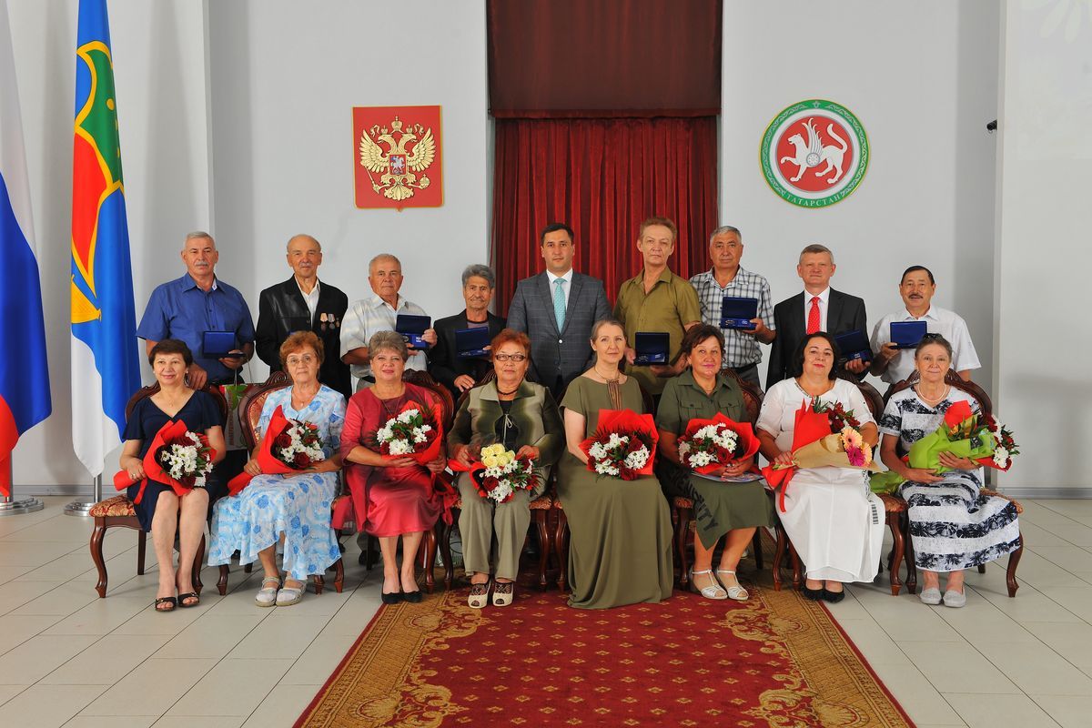 В Набережных Челнах семьи наградили медалями «За любовь и верность»