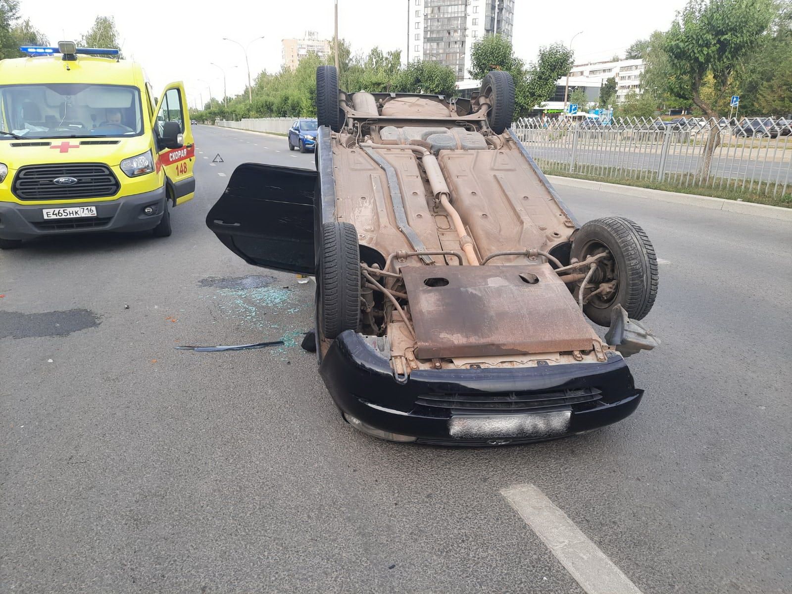 В Набережных Челнах в ДТП «Лада Калина» перевернулась на крышу | 10.08.2021  | Набережные Челны - БезФормата