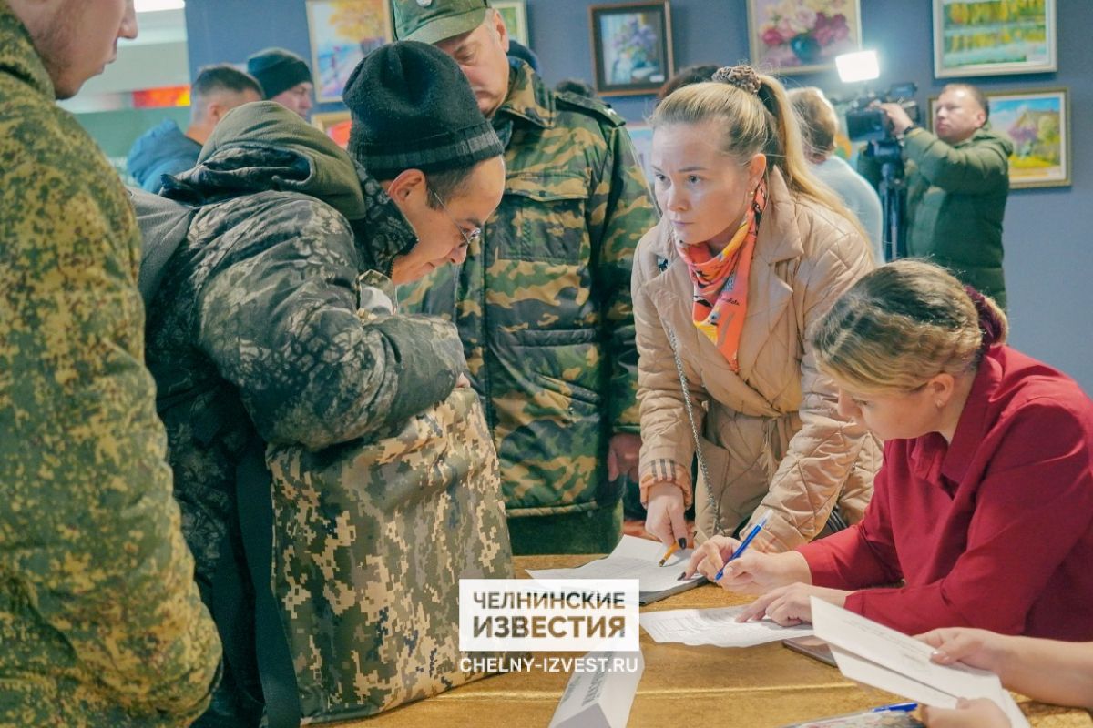 Недавно вернулся. Военный уезжает. Мобилизованные из Челнов. Фото призывников перед отправкой. Новости Челны мобилизованных.