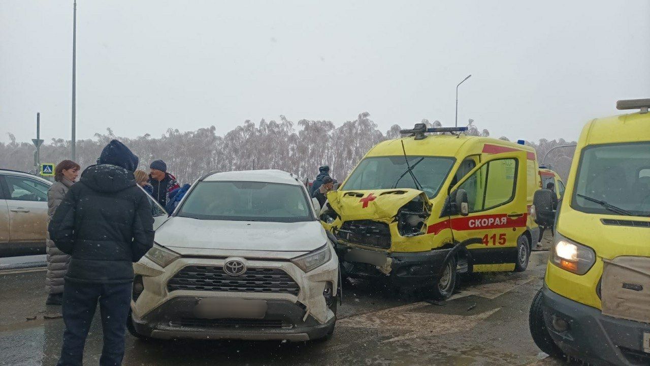 В Татарстане погибла пациентка попавшей в аварию «скорой» | 25.11.2022 | Набережные  Челны - БезФормата