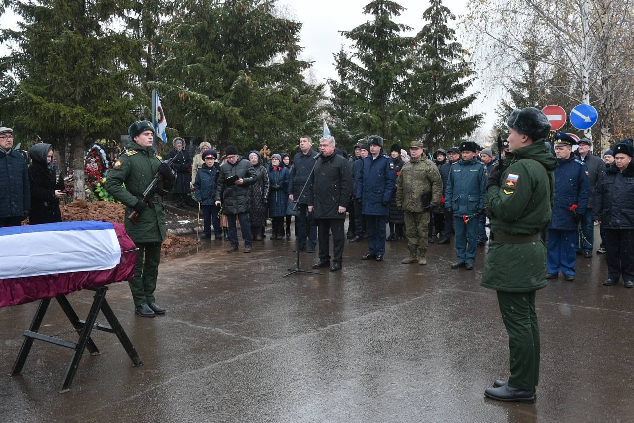 В Челнах похоронили погибшего на Донбассе морпеха