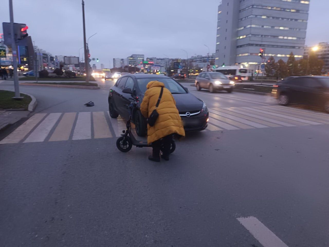 В Челнах на «зебре» сбили пенсионерку на электросамокате | 08.11.2022 | Набережные  Челны - БезФормата