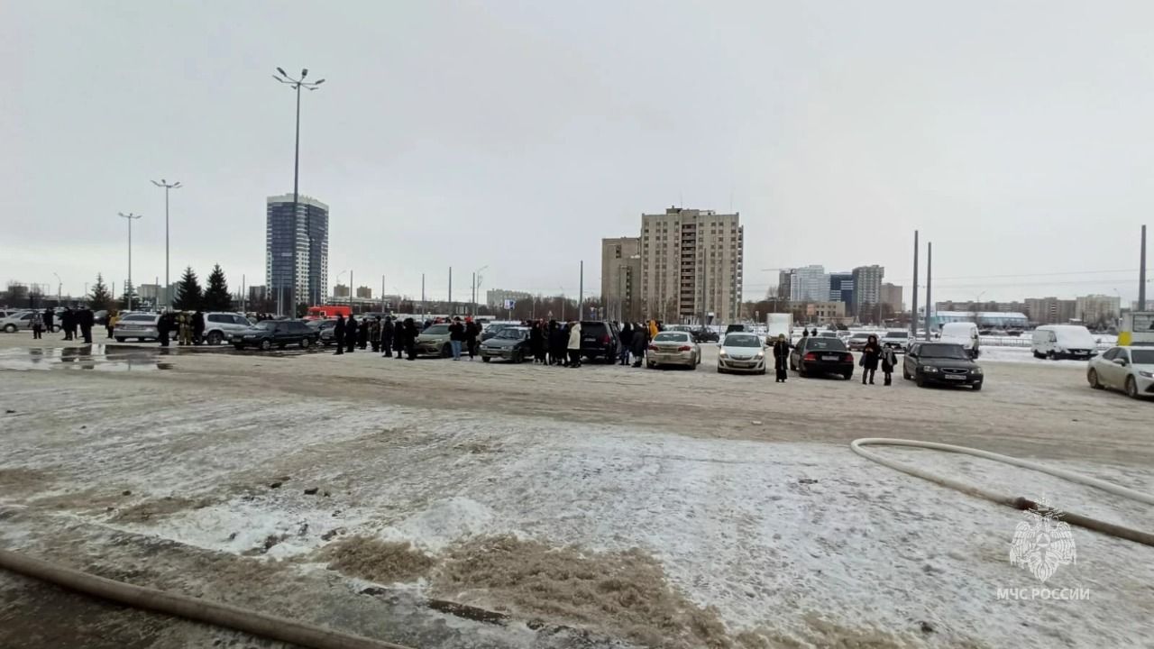 Появились фотографии с пожара в торговом центре «Омега» | 22.12.2022 |  Набережные Челны - БезФормата