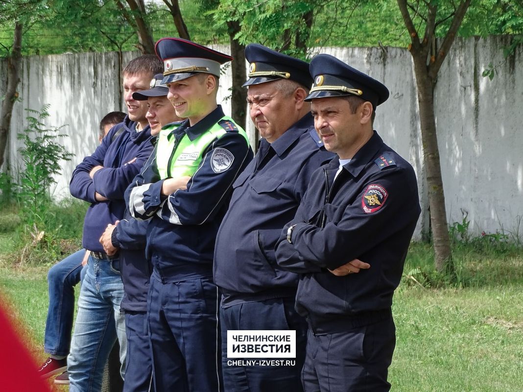 Челнинские известия набережные челны. Новая форма гаишников. Новая форма сотрудников ДПС. Новая летняя форма ДПС. Летняя форма ДПС нового образца.