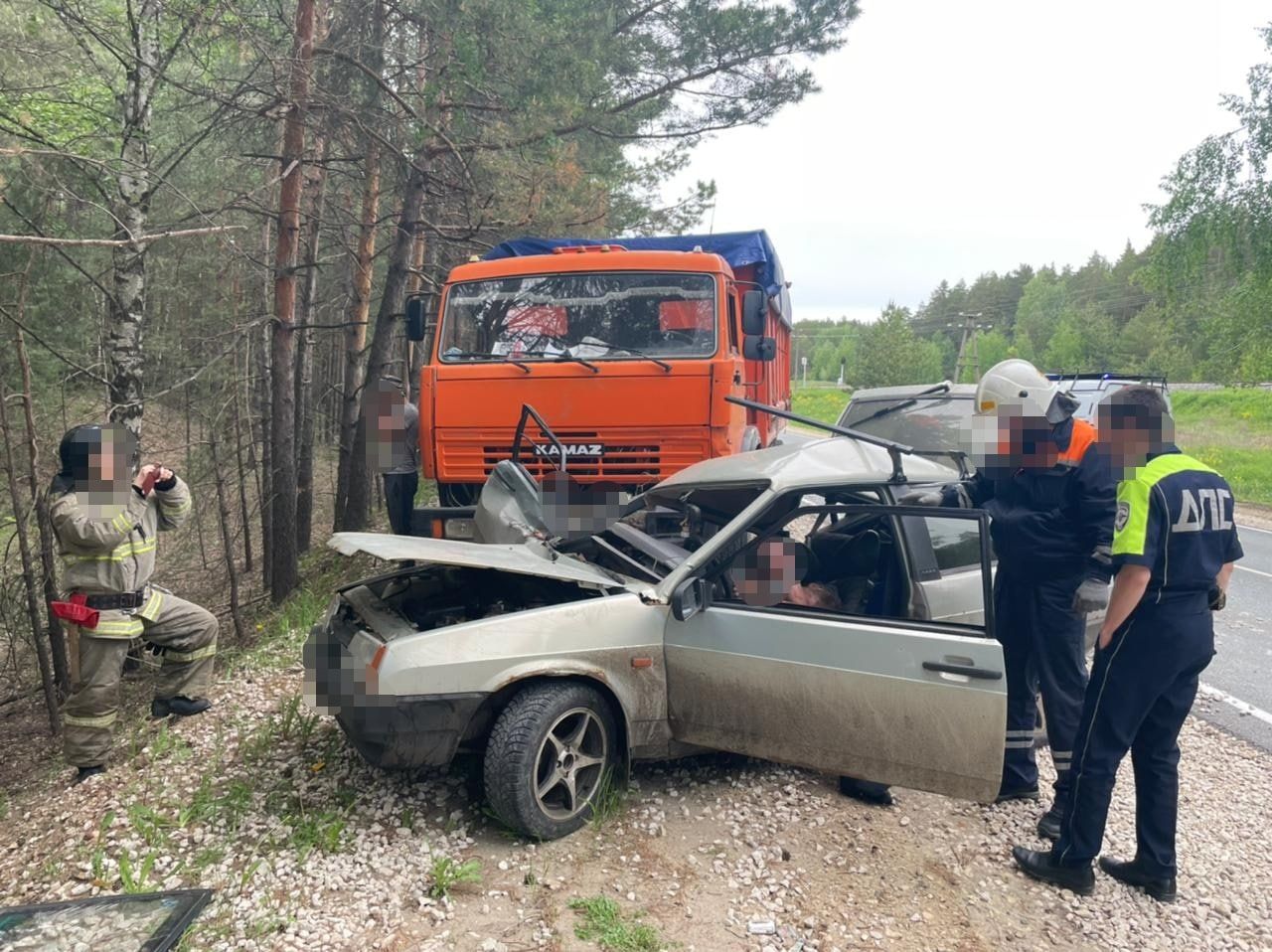 Под Челнами водитель, лишенный прав за пьянку, залетел под «КАМАЗ»