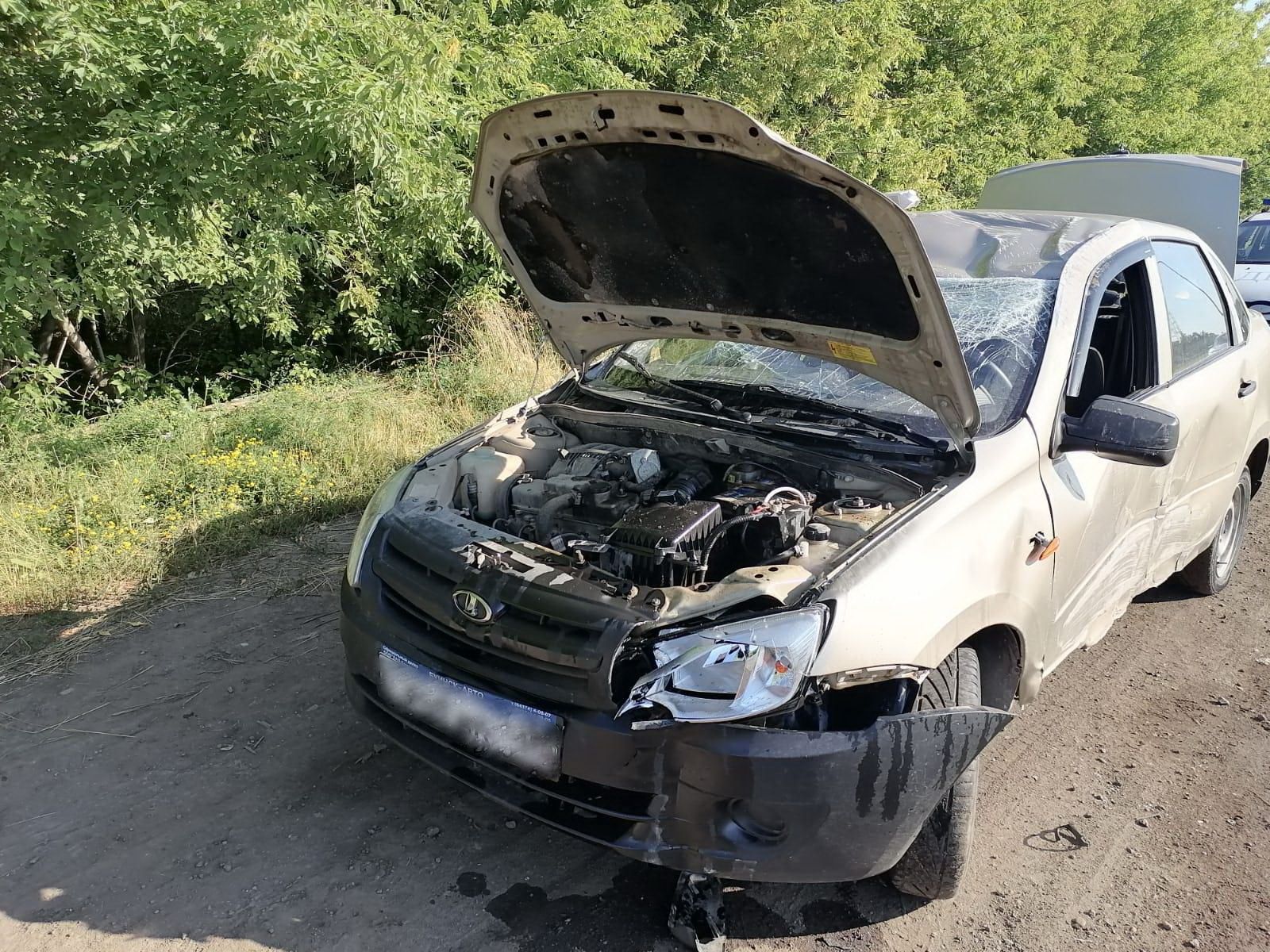 Молодой водитель «Гранты» в Челнах сшиб дорожный знак и перевернулся |  27.07.2022 | Набережные Челны - БезФормата