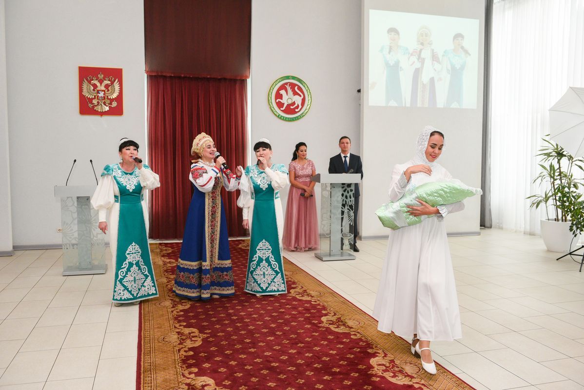 В Челнах выбрали лучшего ведущего свадебных церемоний | 21.09.2022 |  Набережные Челны - БезФормата