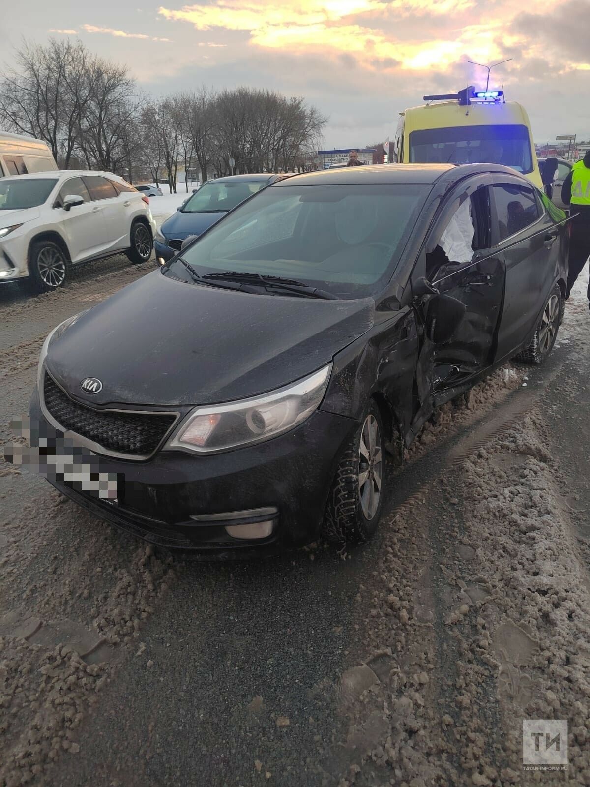 После аварии на первой автодороге в больнице оказалась семейная пара |  03.01.2023 | Набережные Челны - БезФормата