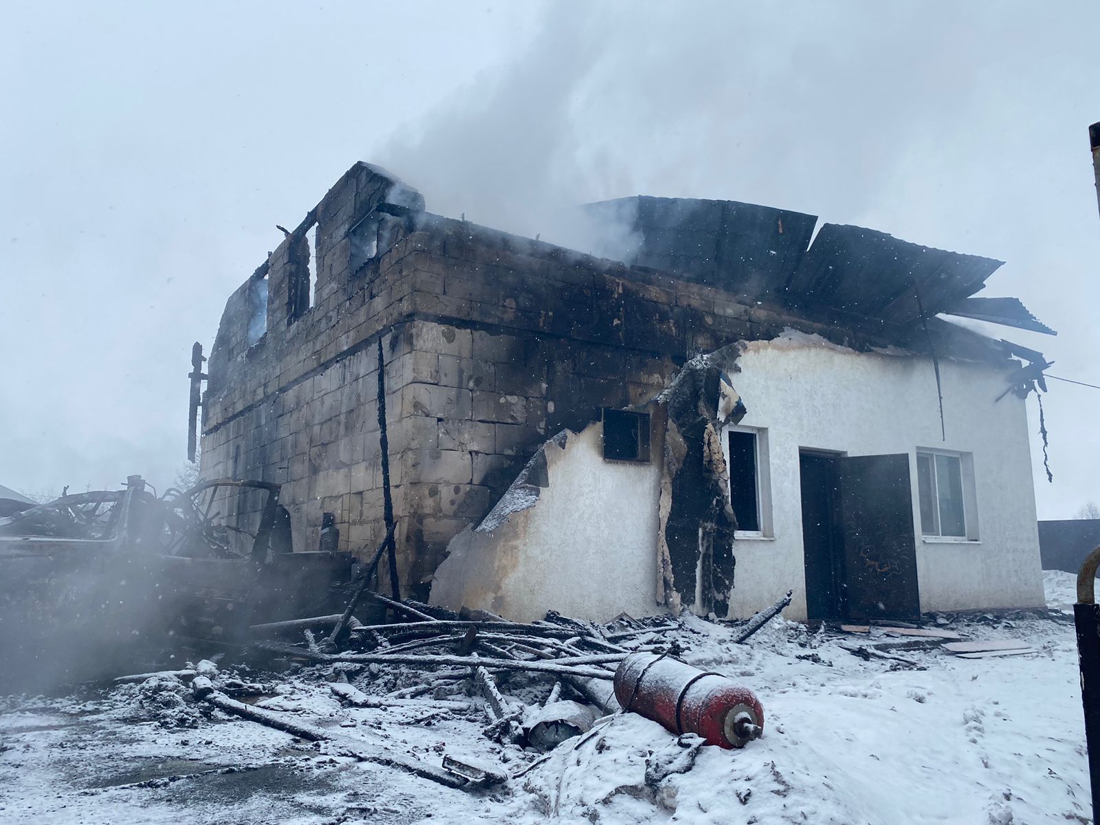 Под Членами хозяин сгоревшего дома получил ожоги рук и лица | 16.12.2023 | Набережные  Челны - БезФормата