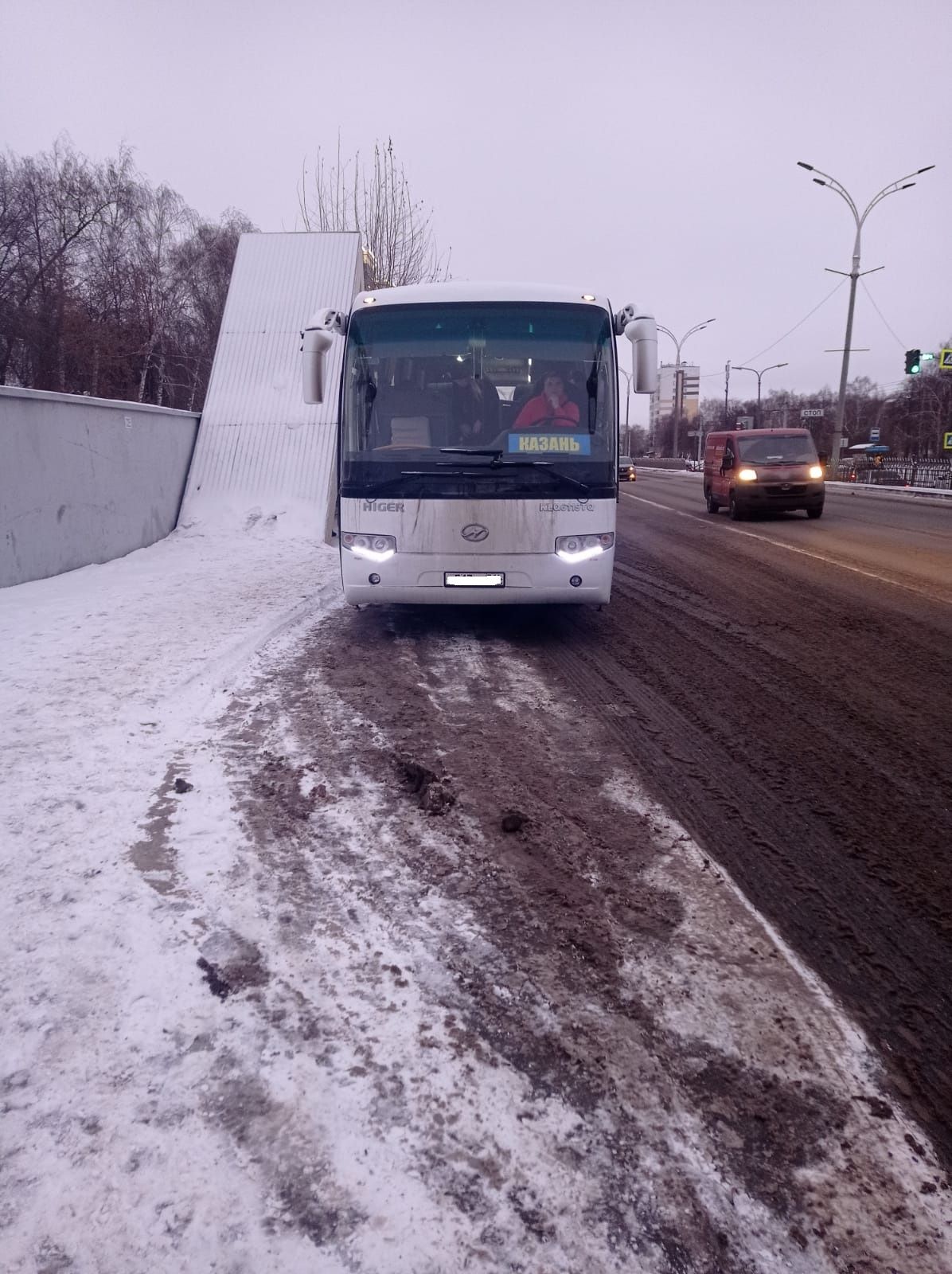 В Челнах первый рейд по автобусным остановкам выявил двух нарушителей