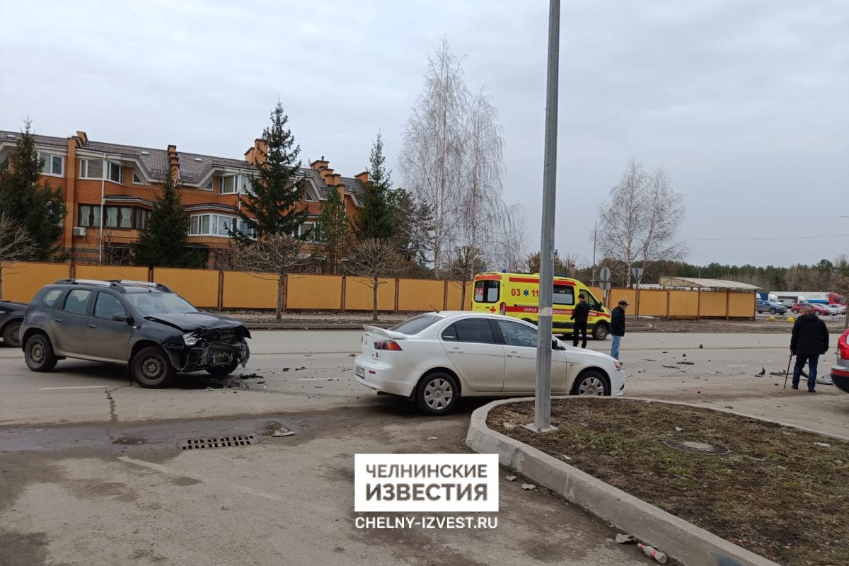 В Челнах столкнулись две иномарки