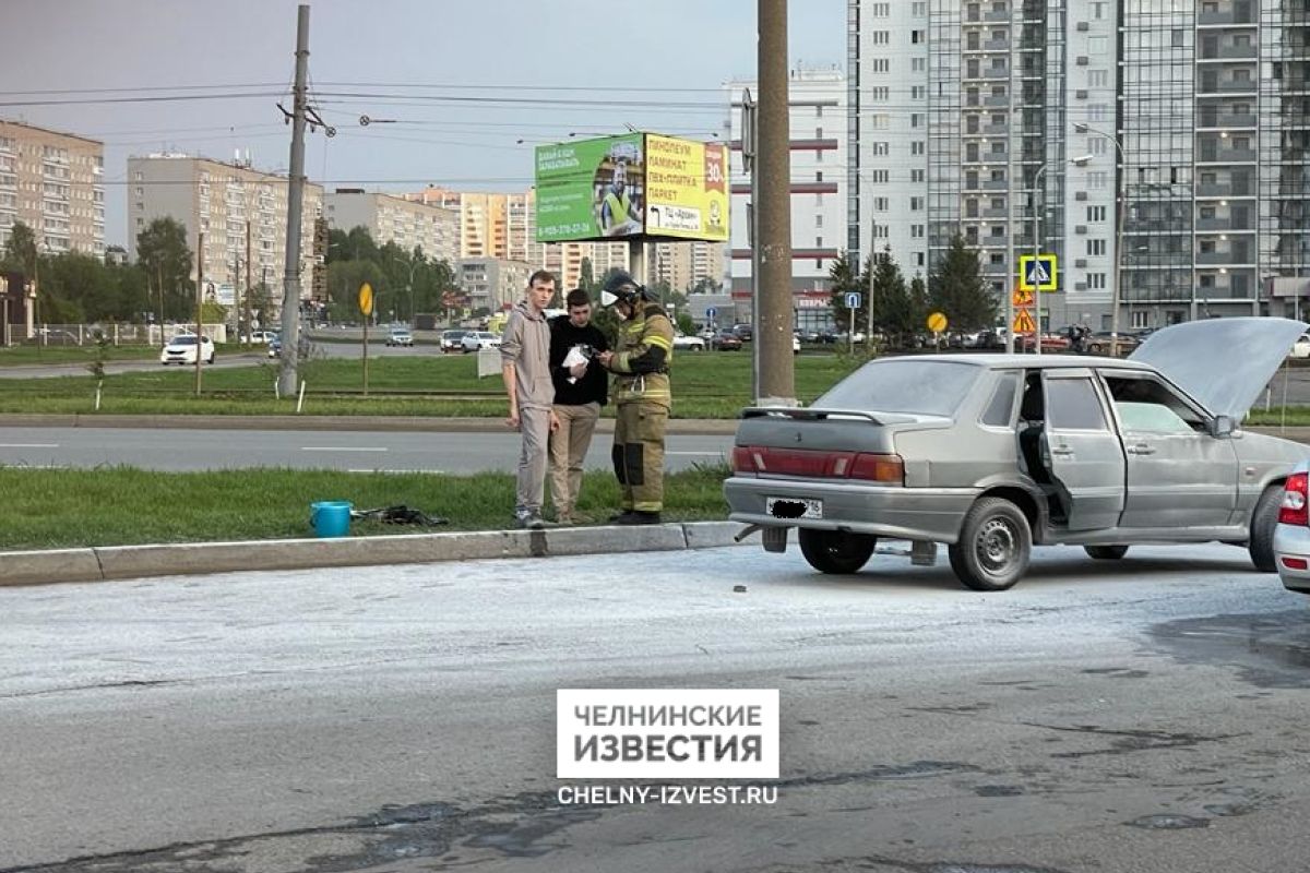 В Челнах сотрудники и посетители «Вкусно и точка» помогли потушить  автомобиль