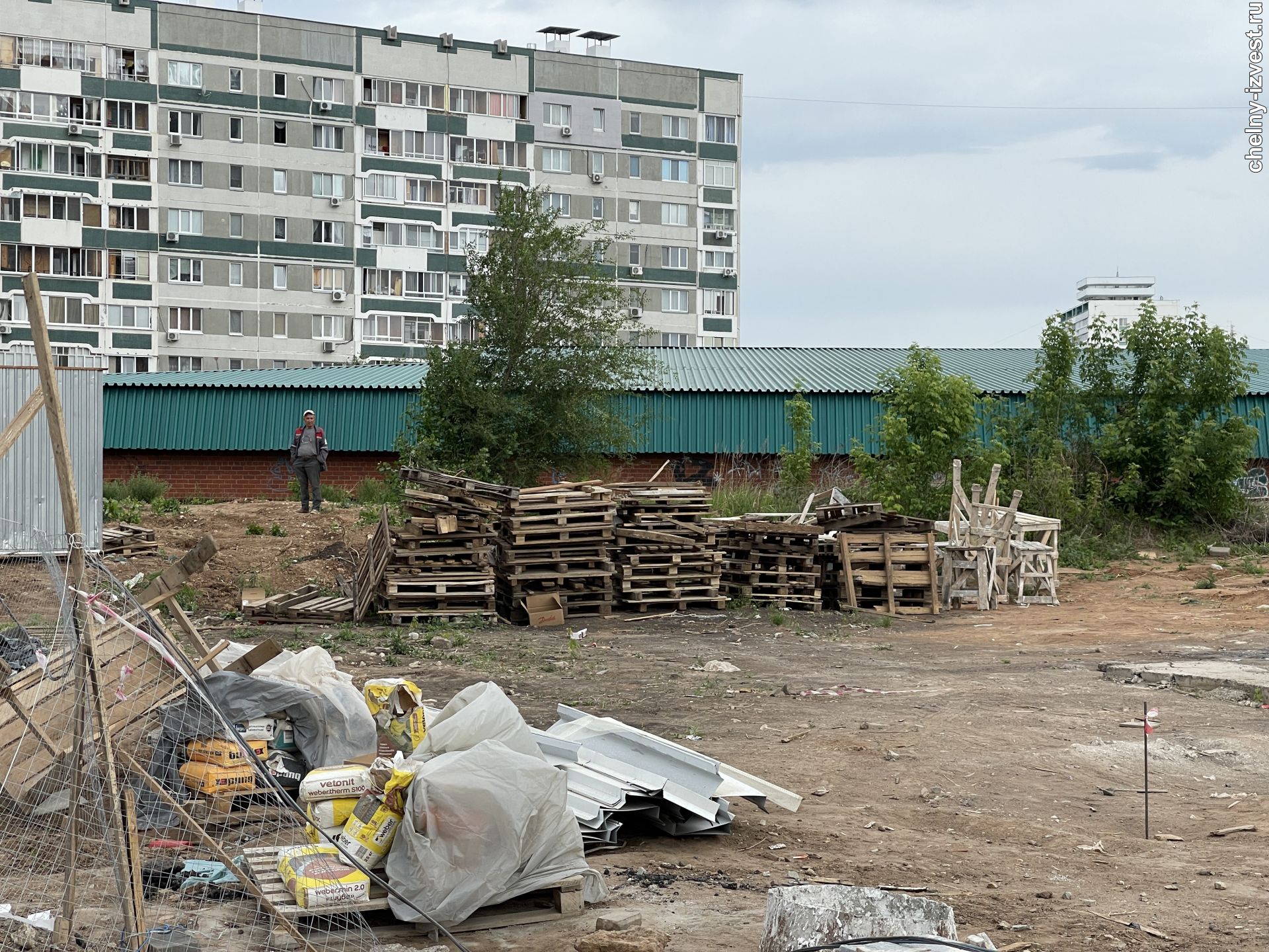 19 комплекс становится прогулочной зоной, но пока все портят гаражи |  05.06.2023 | Набережные Челны - БезФормата