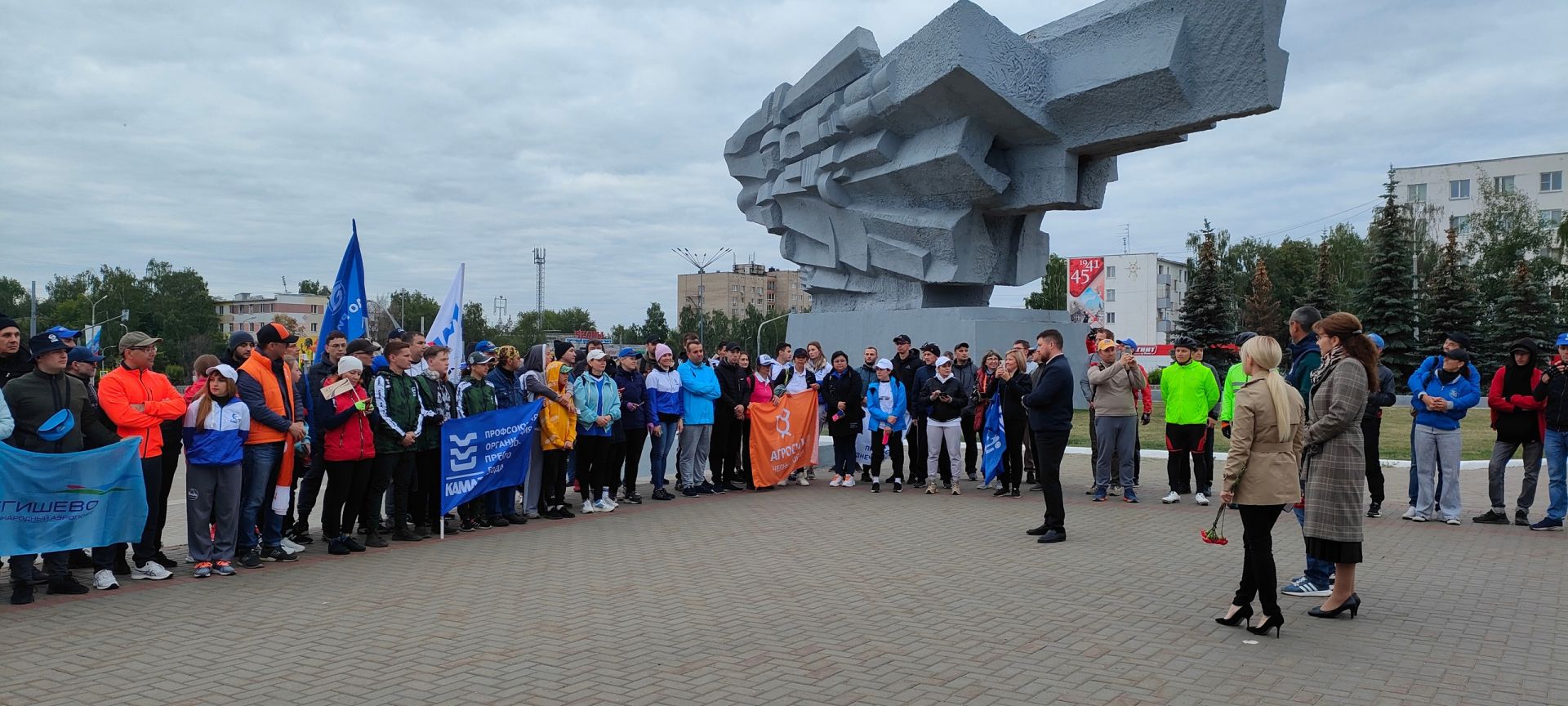 В Набережных Челнах в четыре утра камазовцы провели велопробег | 22.06.2023  | Набережные Челны - БезФормата