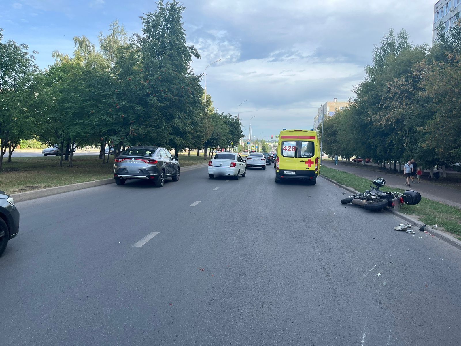 В Набережных Челнах автомобиль сбил мотоциклиста | 21.08.2023 | Набережные  Челны - БезФормата