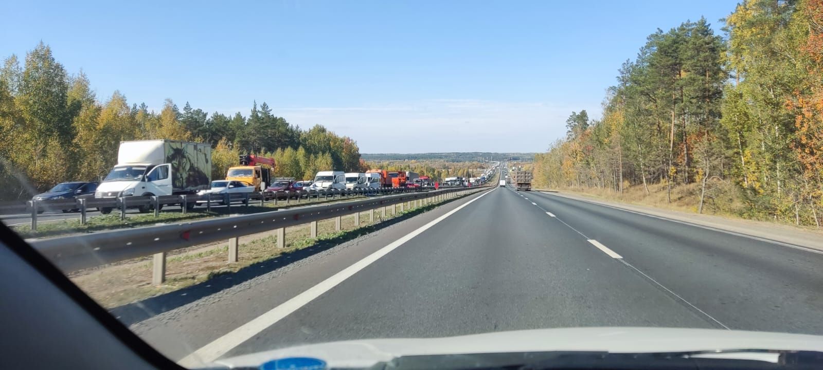 Утренняя пробка на въезде в Челны растянулась на 17 километров | 25.09.2023  | Набережные Челны - БезФормата