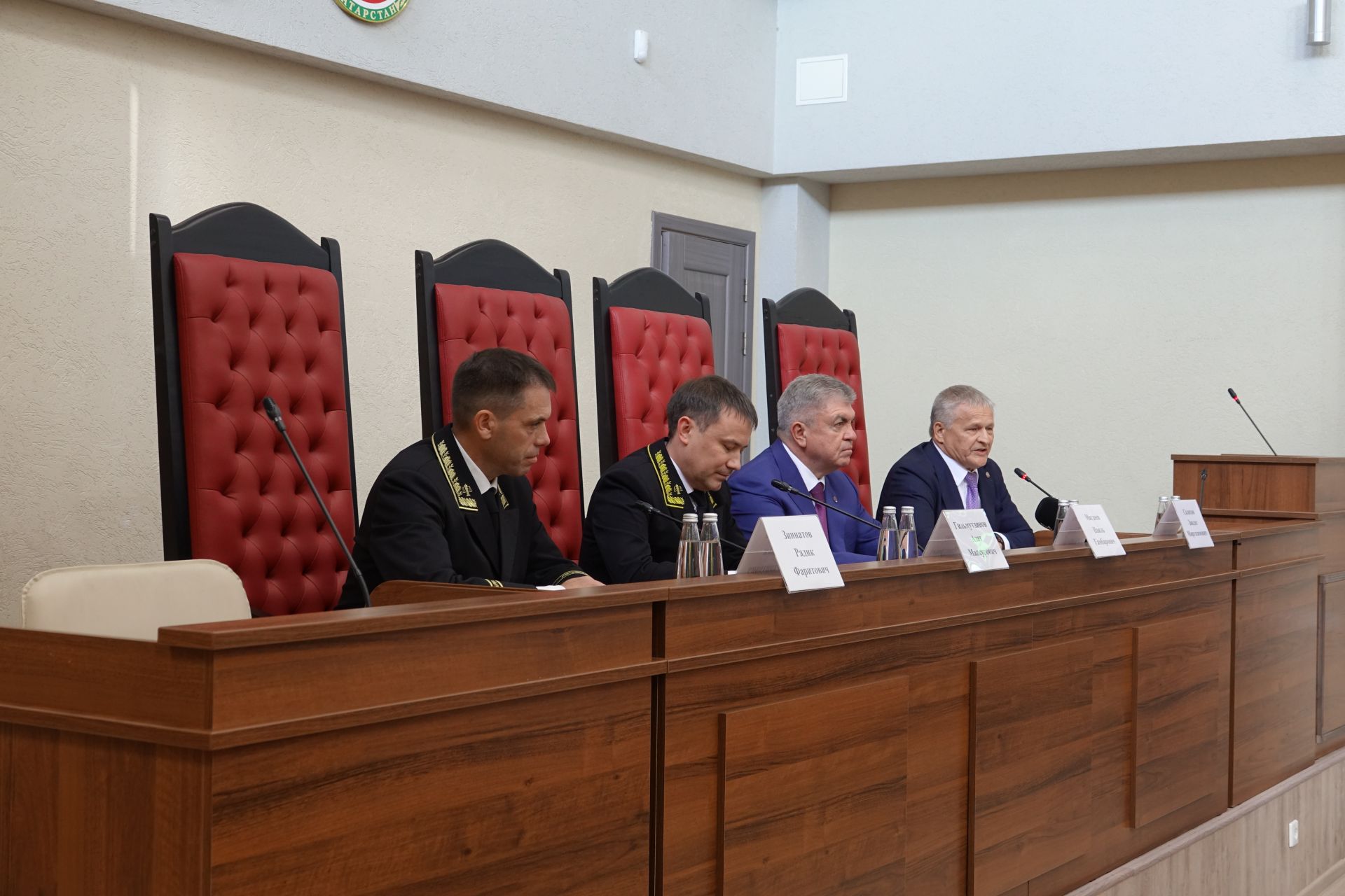 Общий стаж Радика Зиннатова составляет 29 лет