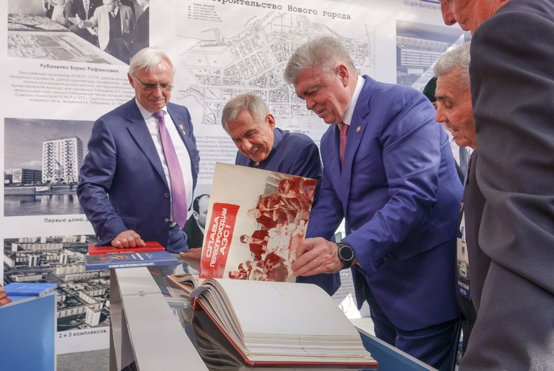 Музейная экспозиция располагала и архивными книжными изданиями