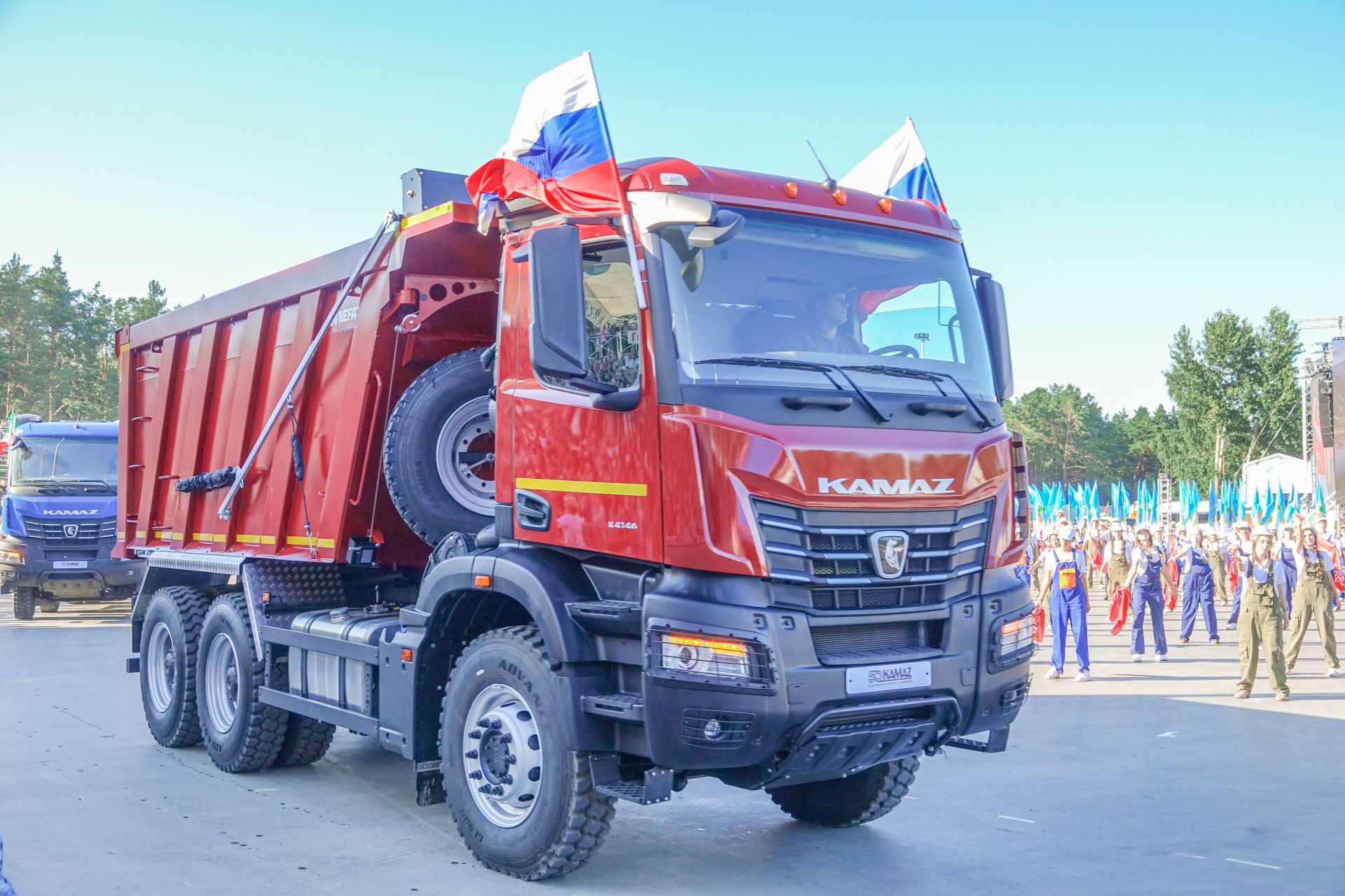 По словам президента, продукция легендарного завода «КАМАЗ» широко задействована в строительстве и ЖКХ