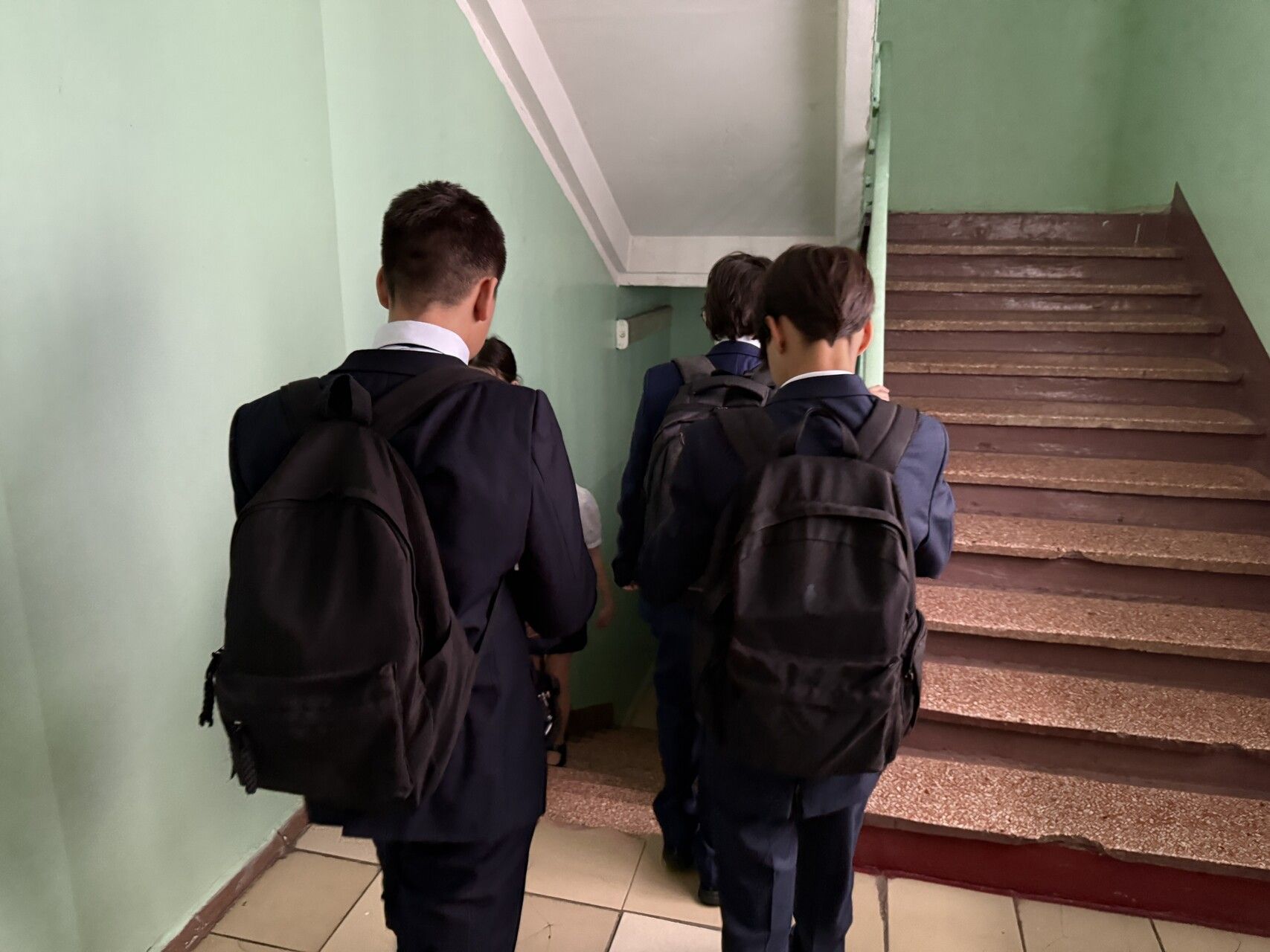 В школах Челнов ввели оценки за поведение: плюс за галстук, минус за грубость