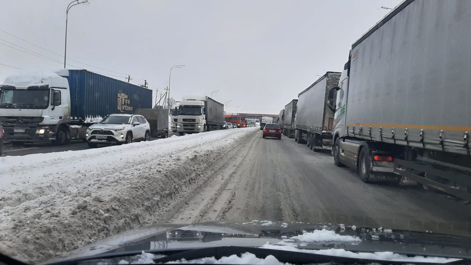 На выезде из Челнов в сторону Уфы образовалась 20-километровая пробка