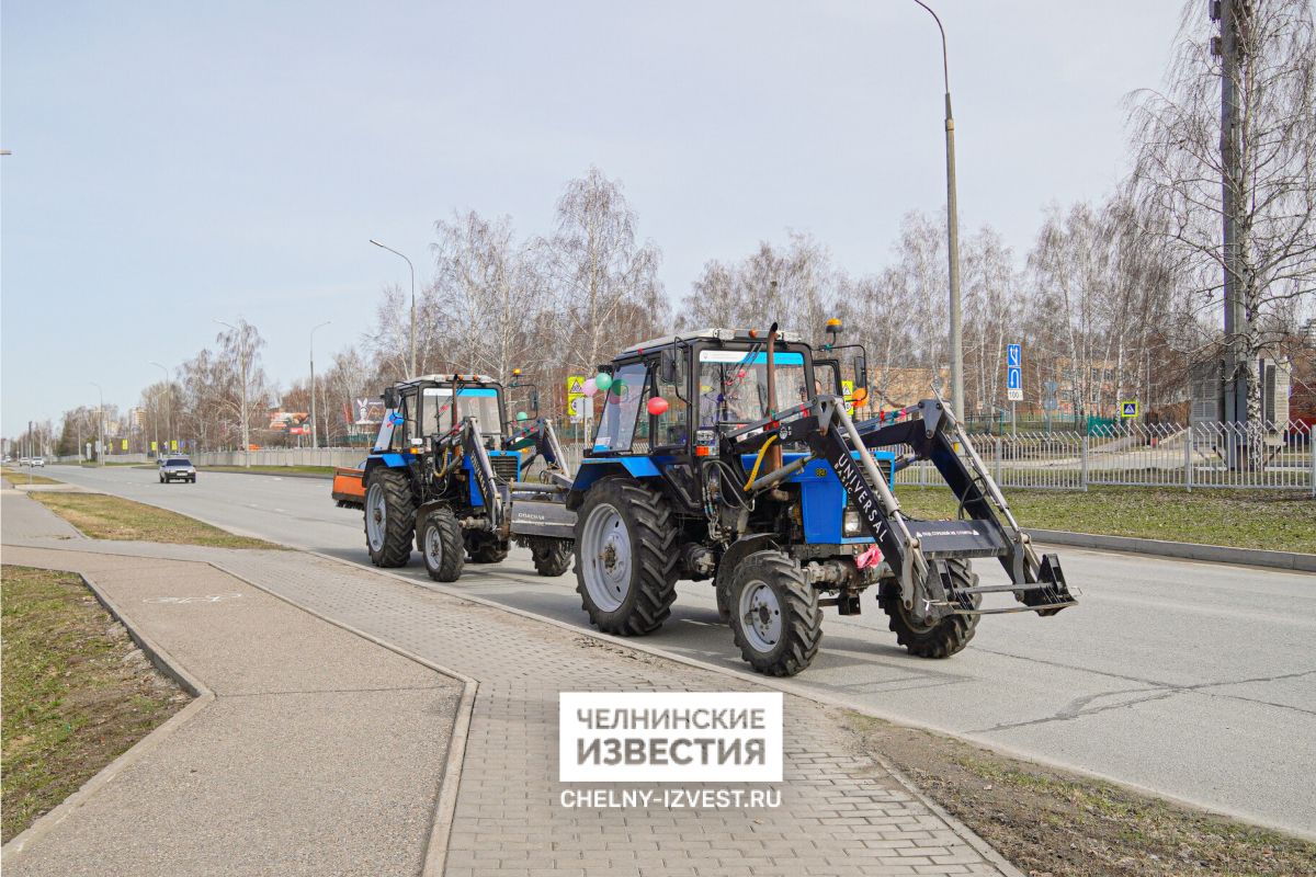 В Челнах жених и невеста на регистрацию брака приехали каждый на своем  тракторе