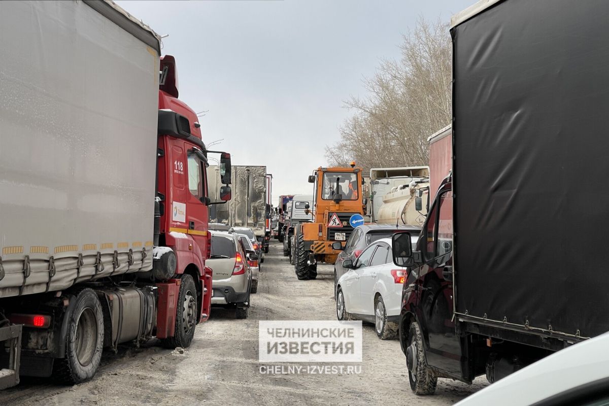 Дальнобойщик в пробке на М7: «Тут на несколько дней закрыли, поеду на  поезде»