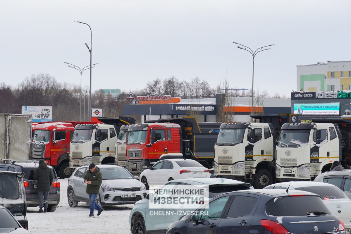 Дальнобойщик в пробке на М7: «Тут на несколько дней закрыли, поеду на  поезде»