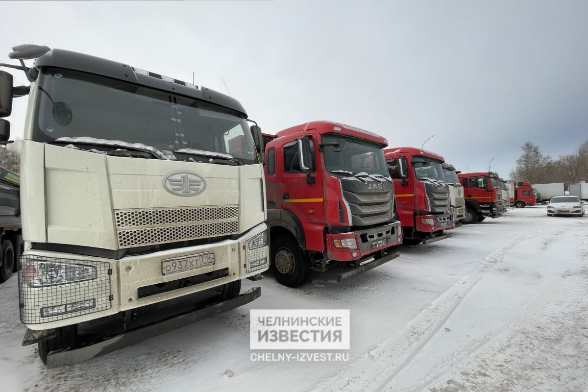 Дальнобойщик в пробке на М7: «Тут на несколько дней закрыли, поеду на  поезде»