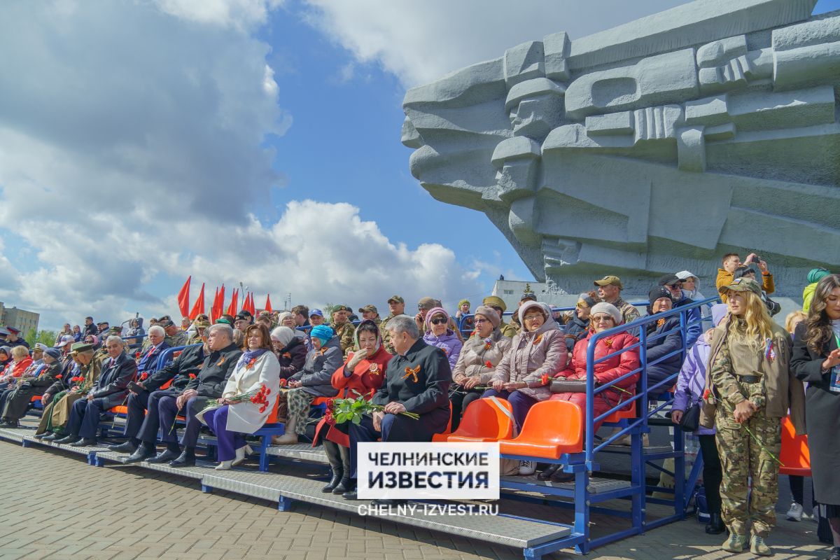 Фоторепортаж: как в Челнах отпраздновали День Победы