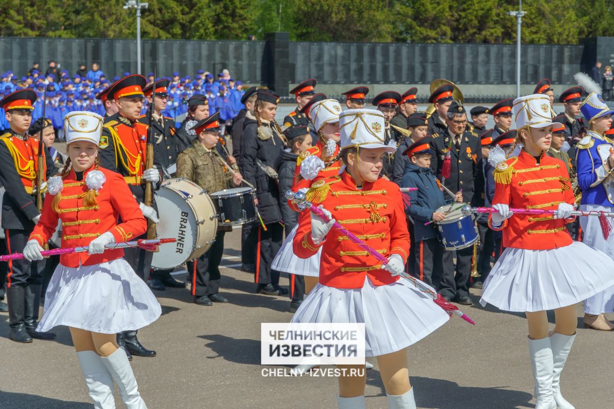 Фоторепортаж: как в Челнах отпраздновали День Победы