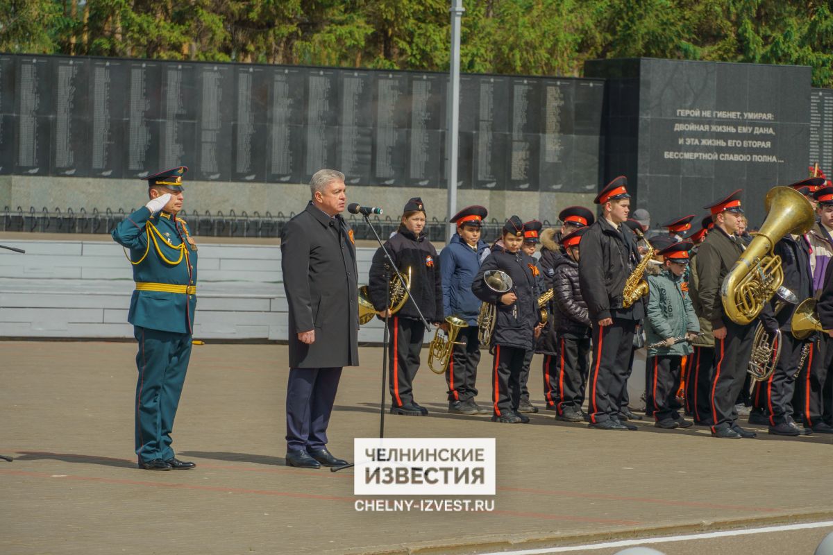 Фоторепортаж: как в Челнах отпраздновали День Победы