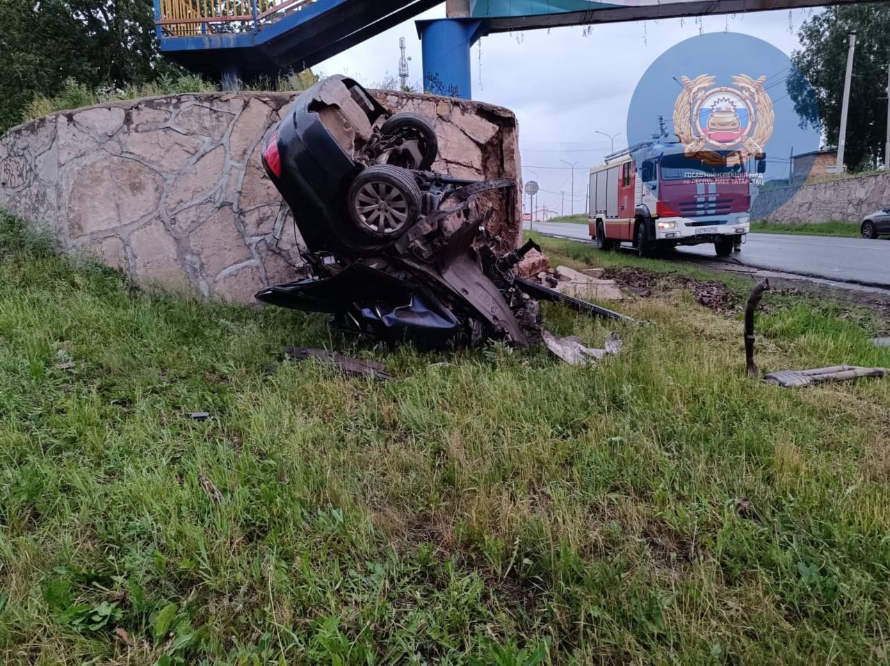 В Татарстане водитель разбился насмерть, влетев в опору на скорости 260 км/ч