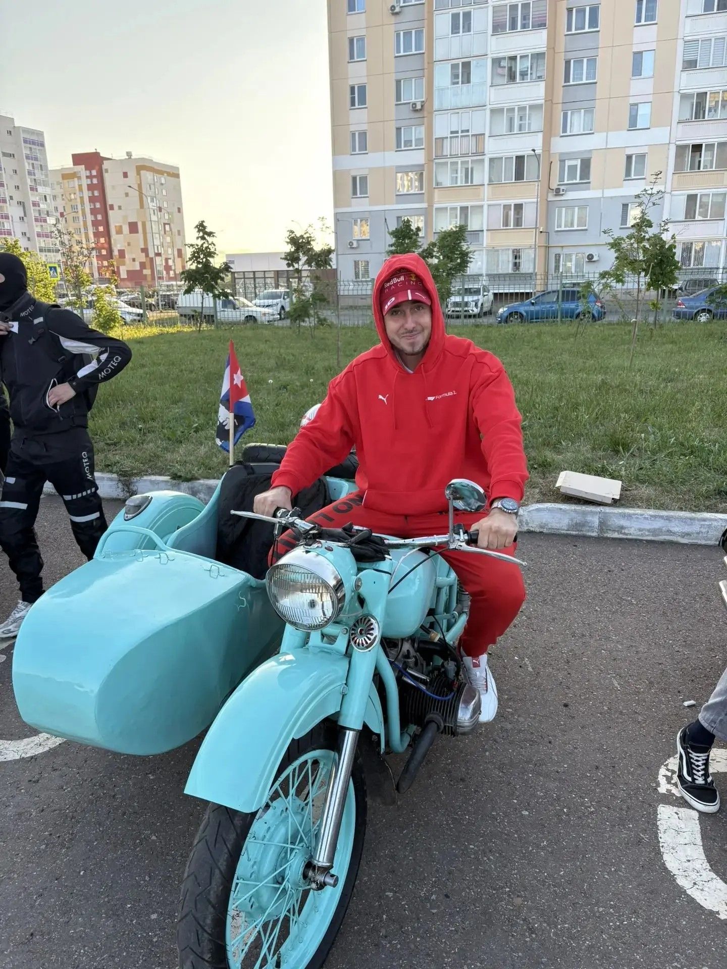 В Татарстане во дворе многоквартирного дома растут пальма и бананы