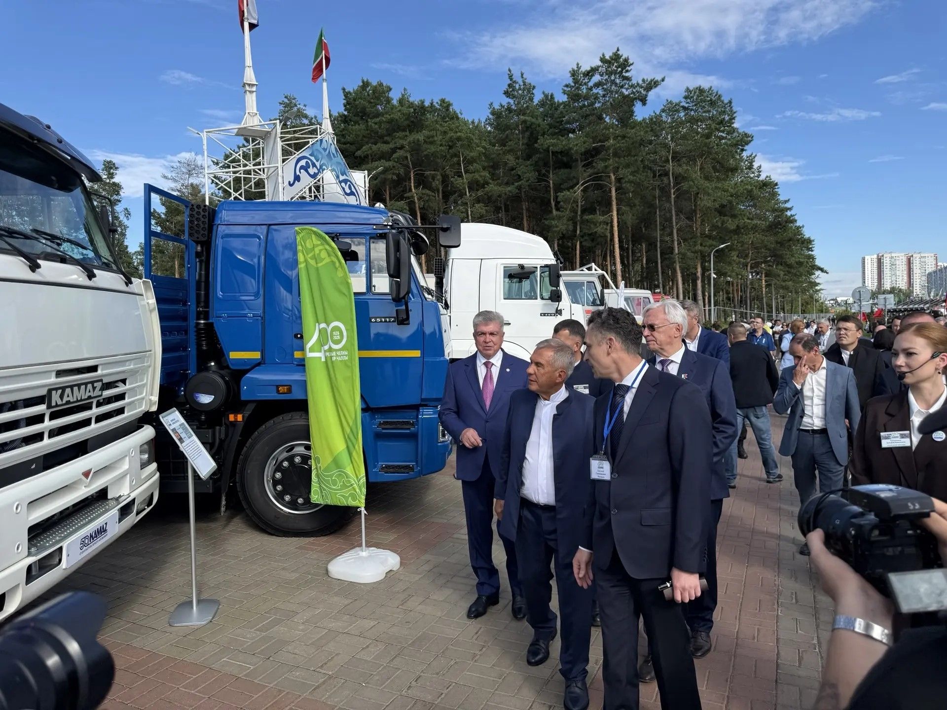 Выставка автоехники расположилась у Майдана
