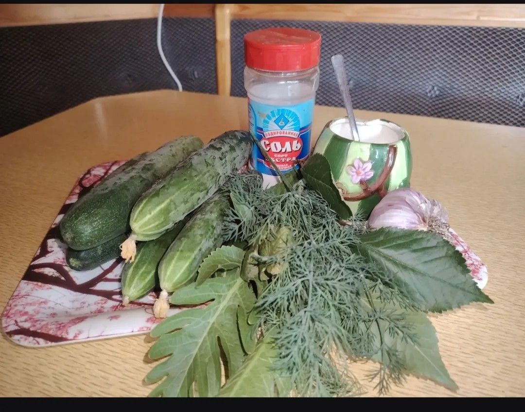 Огурцов нужно столько, чтобы вошли в трехлитровую банку