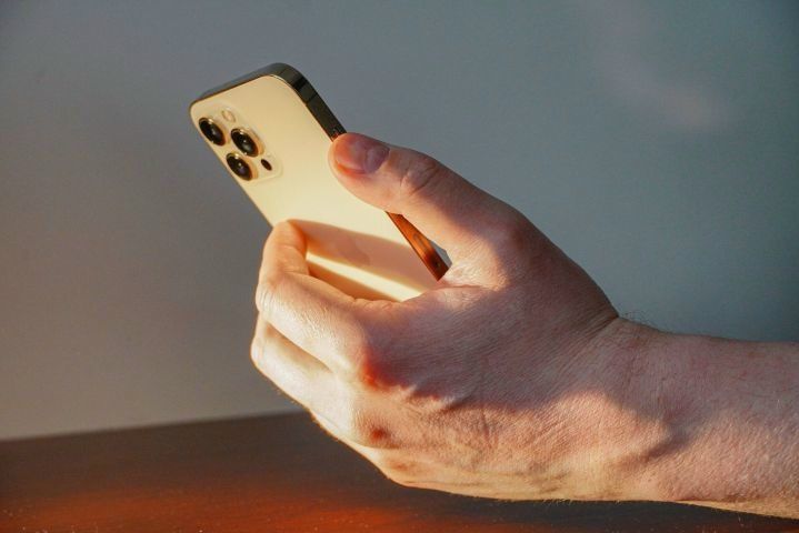 один за другим на телефон поступили звонки с 250 разных номеров
