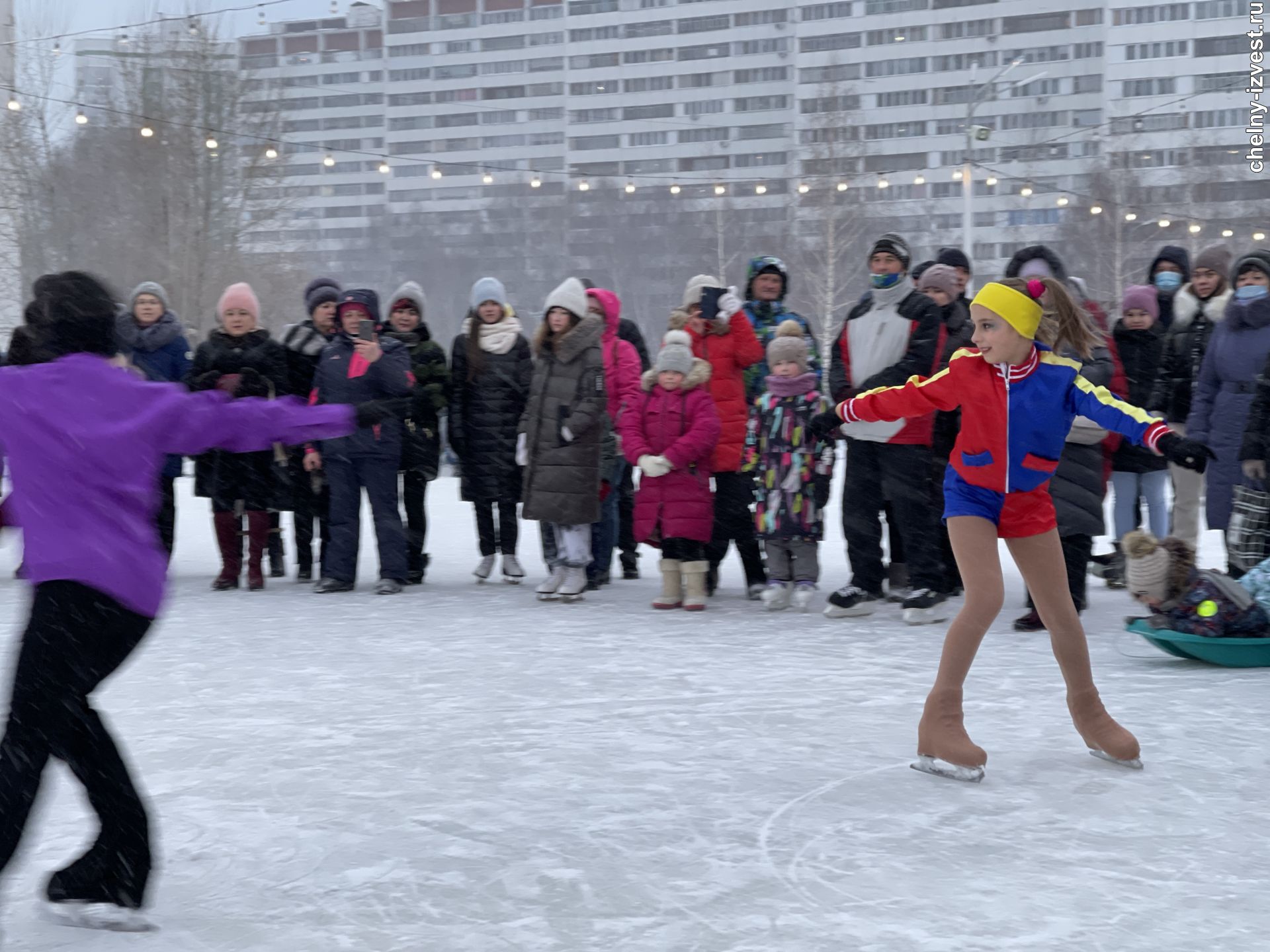 Челнинцы сыграли свадьбу на катке [+видео]