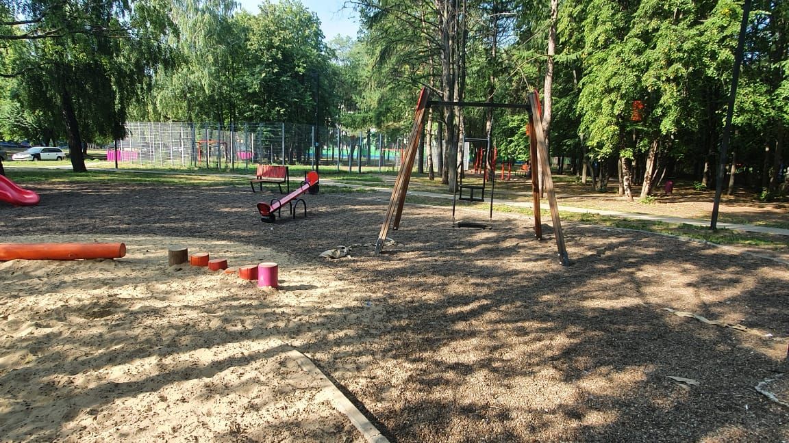 «Проект был шикарный»: в Челнах ищут хозяина детской площадки, построенной три года назад