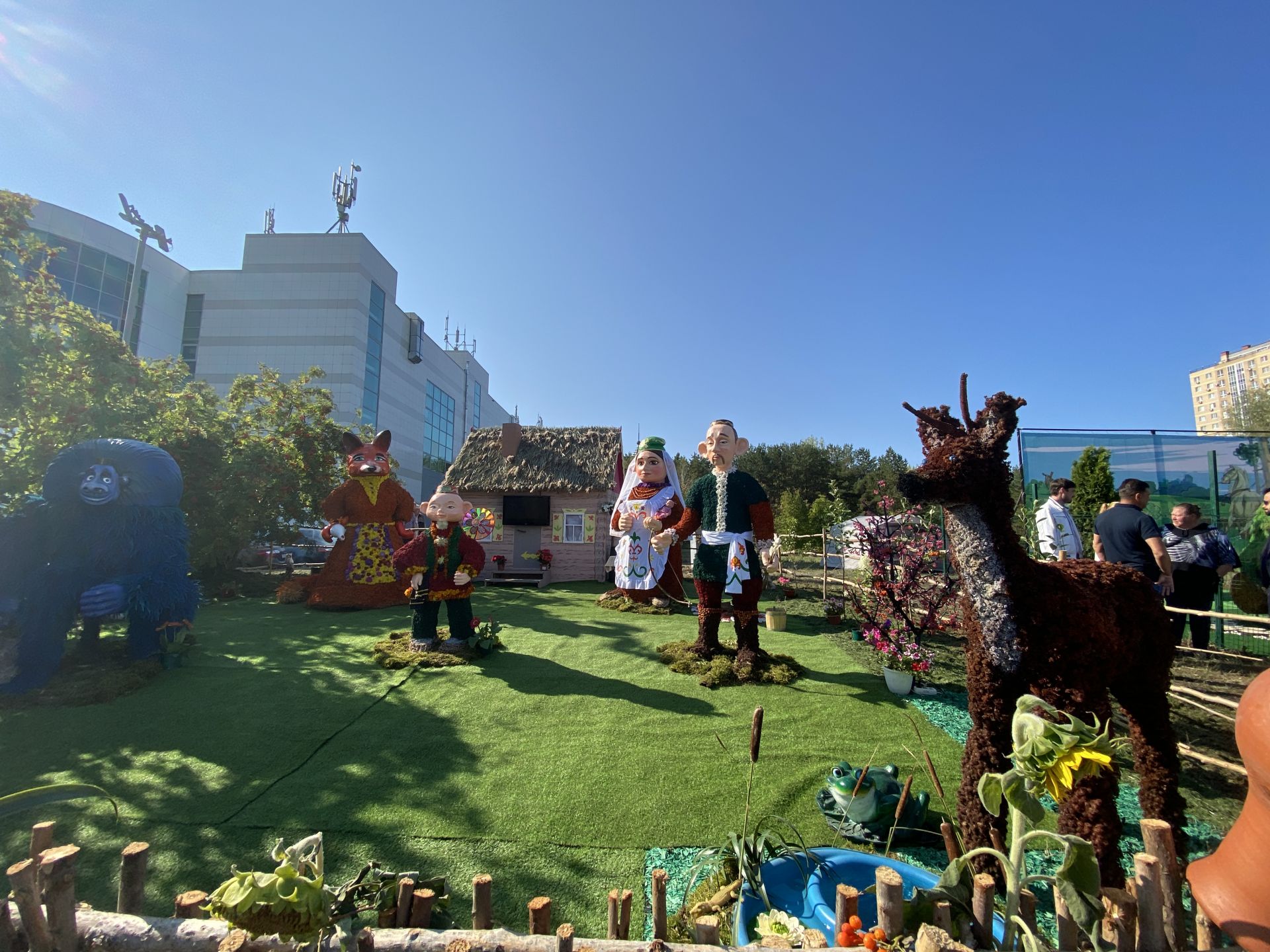 Жителей и гостей фестиваля цветов в Набережных Челнах встретят Шурале и Су Анасы